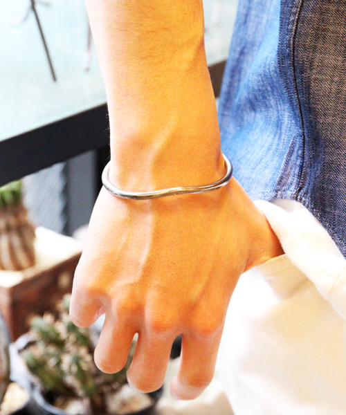 'V'shape Bangle(uCVFCv oO)